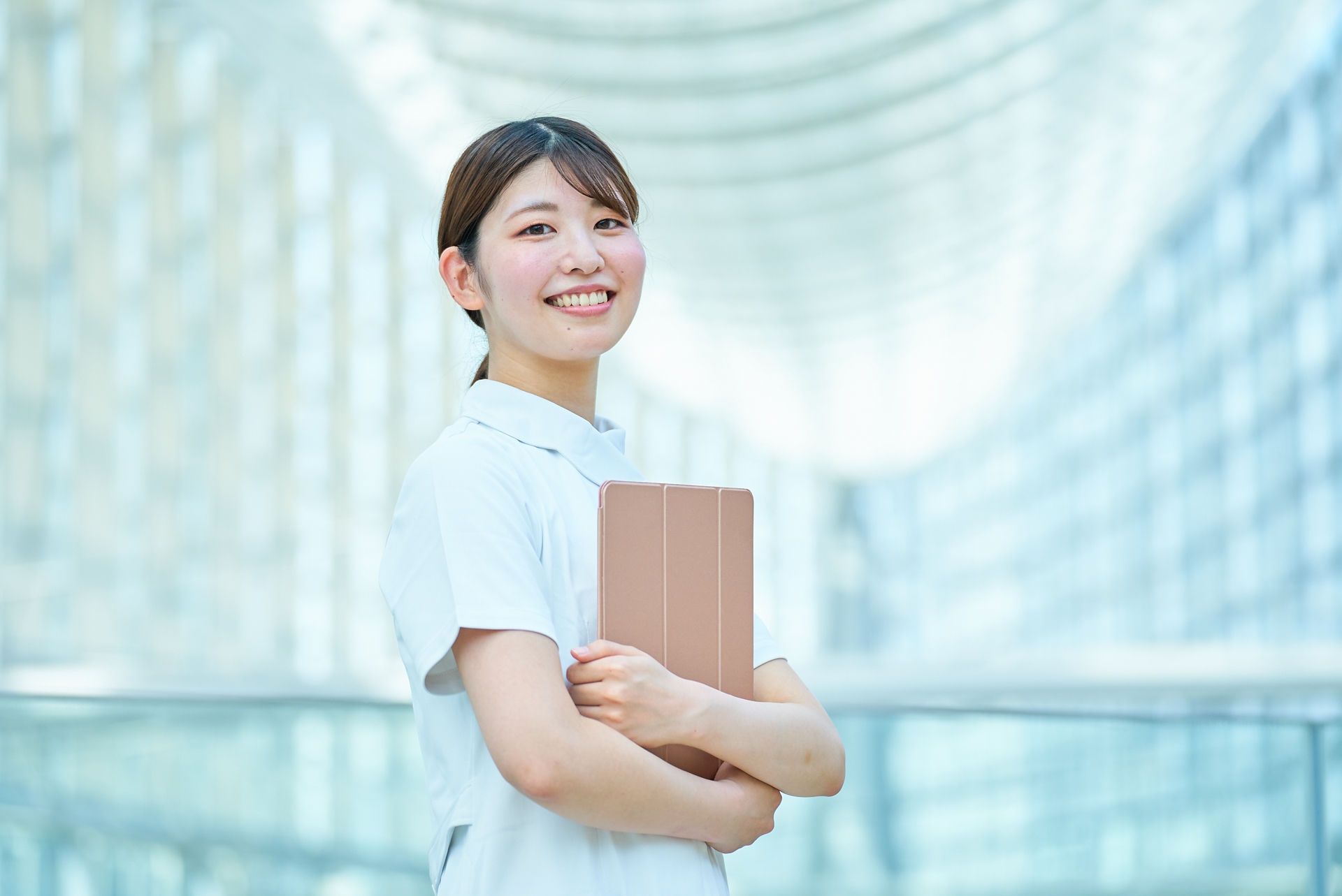 白衣の女性