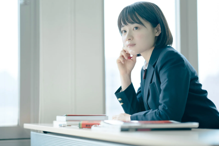 勉強する女子